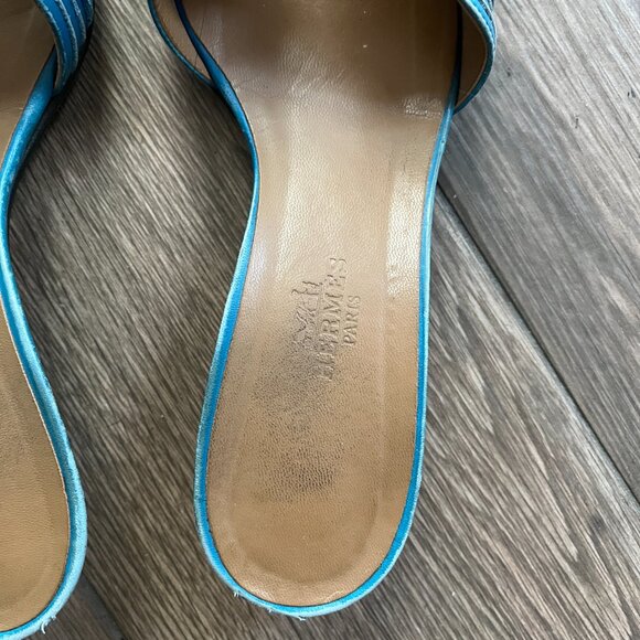 ✨Authentic✨ Hermès Pale Gold “H” Logo Low-Heel Sandals - Picture 4 of 6